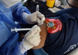 500 bomberos municipales han sido vacunados en una primera fase en Guayaquil