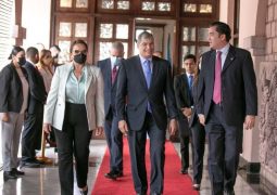Cancillería de Ecuador envía nota de protesta al Gobierno de Honduras por invitación a Rafael Correa