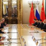 Las delegaciones china y rusa durante su encuentro en Moscú este 21 de marzo de 2023.