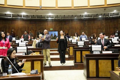 Legisladores celebran la aprobación del informe que recomiendo el juicio político a Guillermo Lasso el pasado 4 de marzo de 2023.