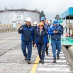Funcionarios de Petroecuador recorren instalaciones de la empresa estatal.