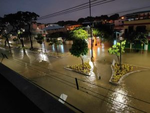 Guayaquil soportó la lluvia más fuerte del año la madrugada de este 23 de marzo de 2023 lo que provocó inundaciones en gran parte de la ciudad.