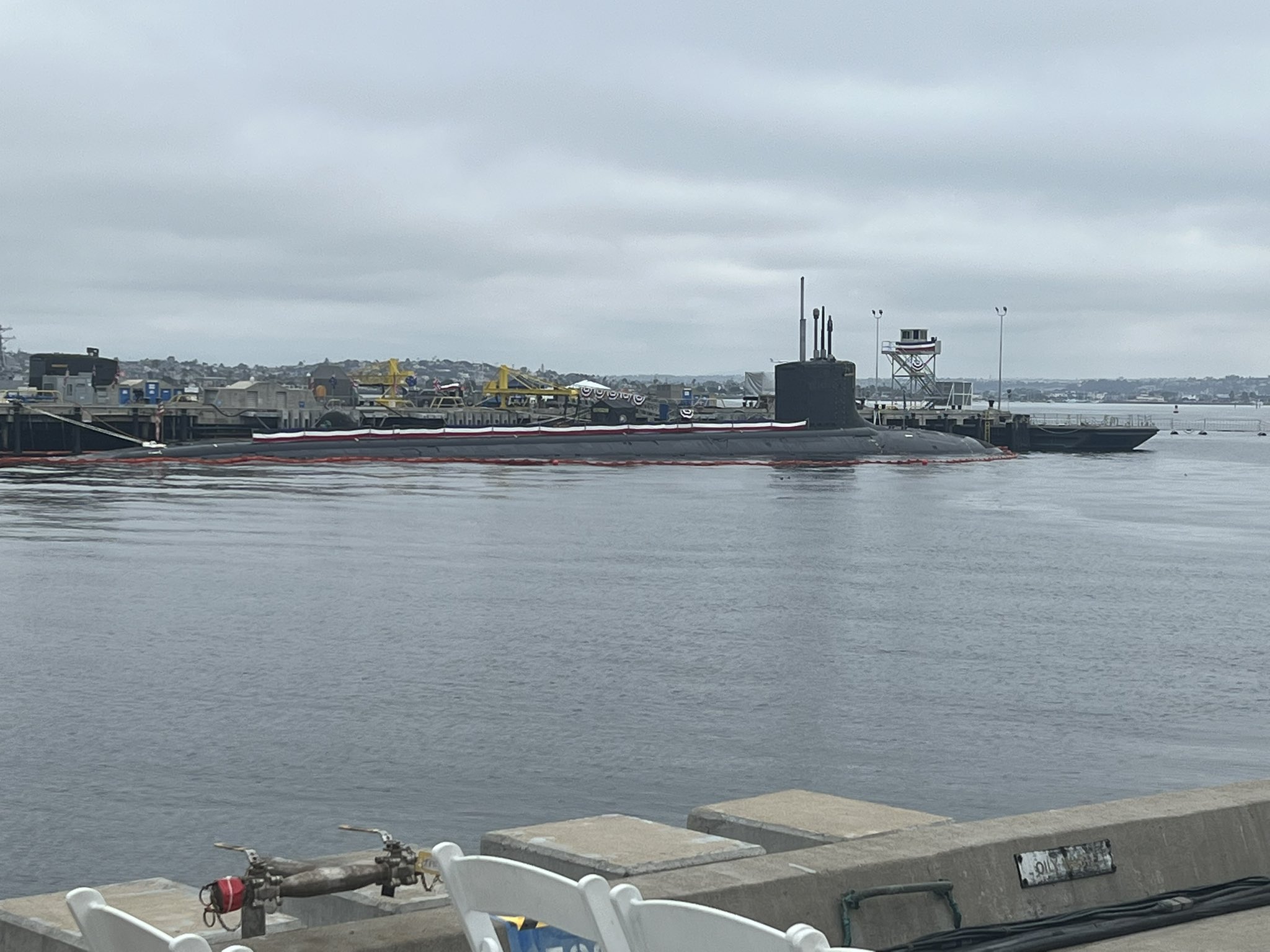 Imagen de un submarino nuclear de Estados Unidos estacionado en San Diego.