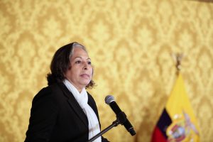 Patricia Ochoa, viuda del general Jorge Gabela durante la presentación de la Comisión.