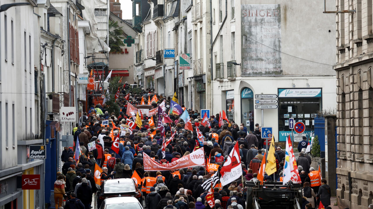 Manifestaciones en París por el proyecto legal para elevar la edad de jubilación.
