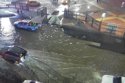Una imagen de la Corporación para la Seguridad Ciudadana de Guayaquil muestra la inundación en el malecón Simón Bolívar este 21 de marzo de 2023.
