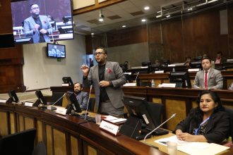 El asambleísta Juan Fernando Flores, uno de los miembros del BAN.