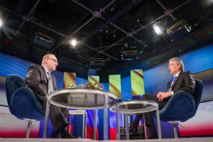 Rafael Cuesta durante una entrevista al presidente Guillermo Lasso, en octubre de 2022.