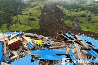 Una foto del medio digital Achiras muestra la destrucción que dejó el deslizamiento en Girón este 6 de abril de 2023.