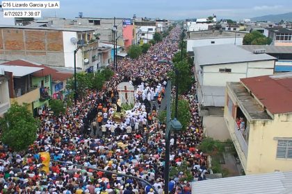 La procesión del Cristo del Consuelo, la más multitudinaria del país, este 7 de abril de 2023.