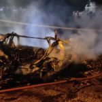 Los restos del coche bomba que estalló en Posorja este 8 de abril de 2023.