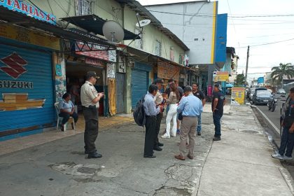 Los comercios de la calle Ayacucho, en Guayaquil, están cerrados debido a la ola de violencia que afecta al país.